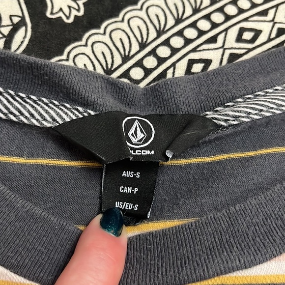 Volcom T-shirt 🖤 - Picture 6 of 8